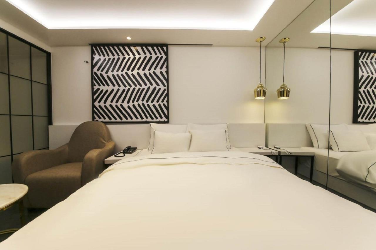 Forestar Hotel Sinchon Seoul Exterior photo